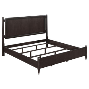 Emberlyn Poster Bed in Brown